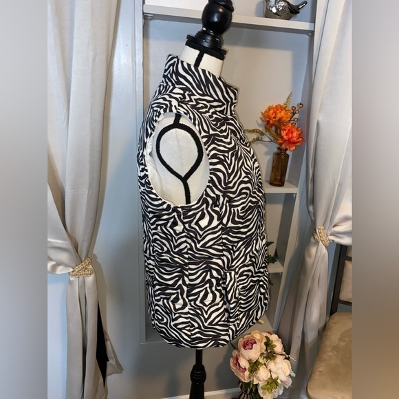 Liz Claiborne size Medium Black White Zebra Print Snap Button GUC Puffer Vest - Picture 8 of 15
